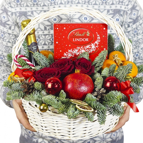 Новогодняя корзина с фруктами "Зима-зимушка"